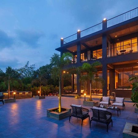 קארג'אט Sunset Boulevard By Stayvista - Lakeside Villa With Pet-Friendly Ambiance, Deck, Terrace, Plunge Pool & Modern Flair מראה חיצוני תמונה
