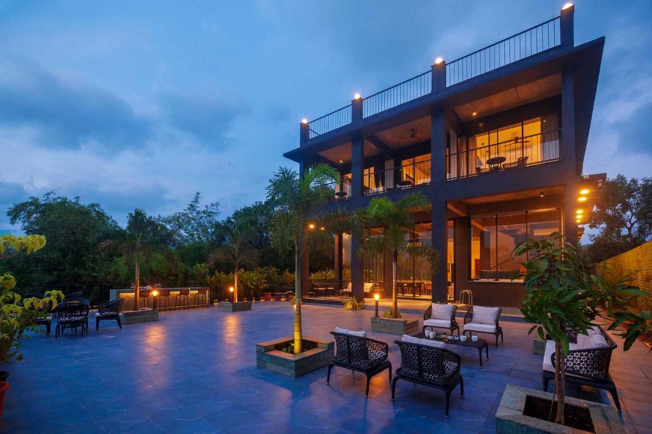 קארג'אט Sunset Boulevard By Stayvista - Lakeside Villa With Pet-Friendly Ambiance, Deck, Terrace, Plunge Pool & Modern Flair מראה חיצוני תמונה