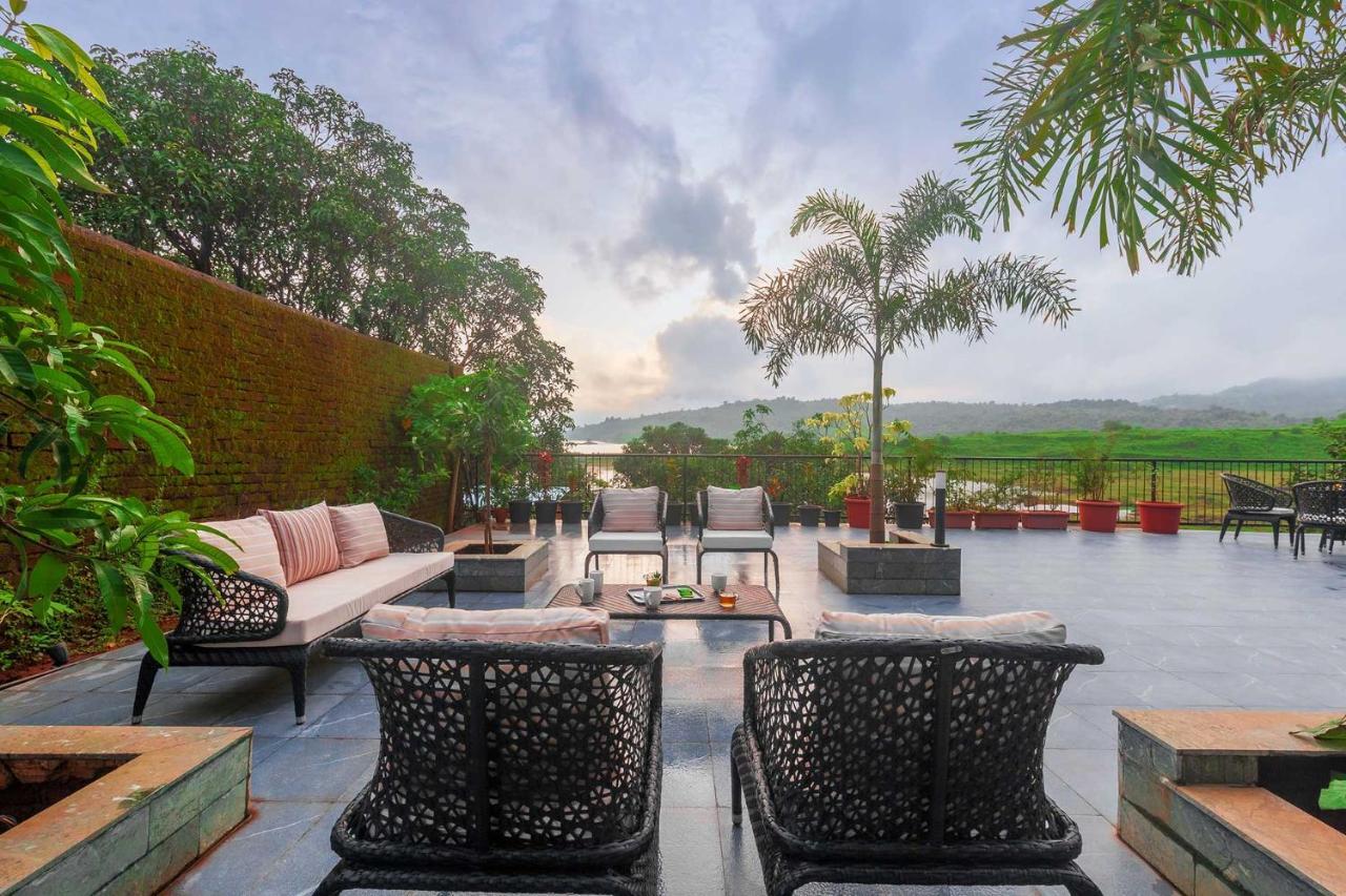 קארג'אט Sunset Boulevard By Stayvista - Lakeside Villa With Pet-Friendly Ambiance, Deck, Terrace, Plunge Pool & Modern Flair מראה חיצוני תמונה