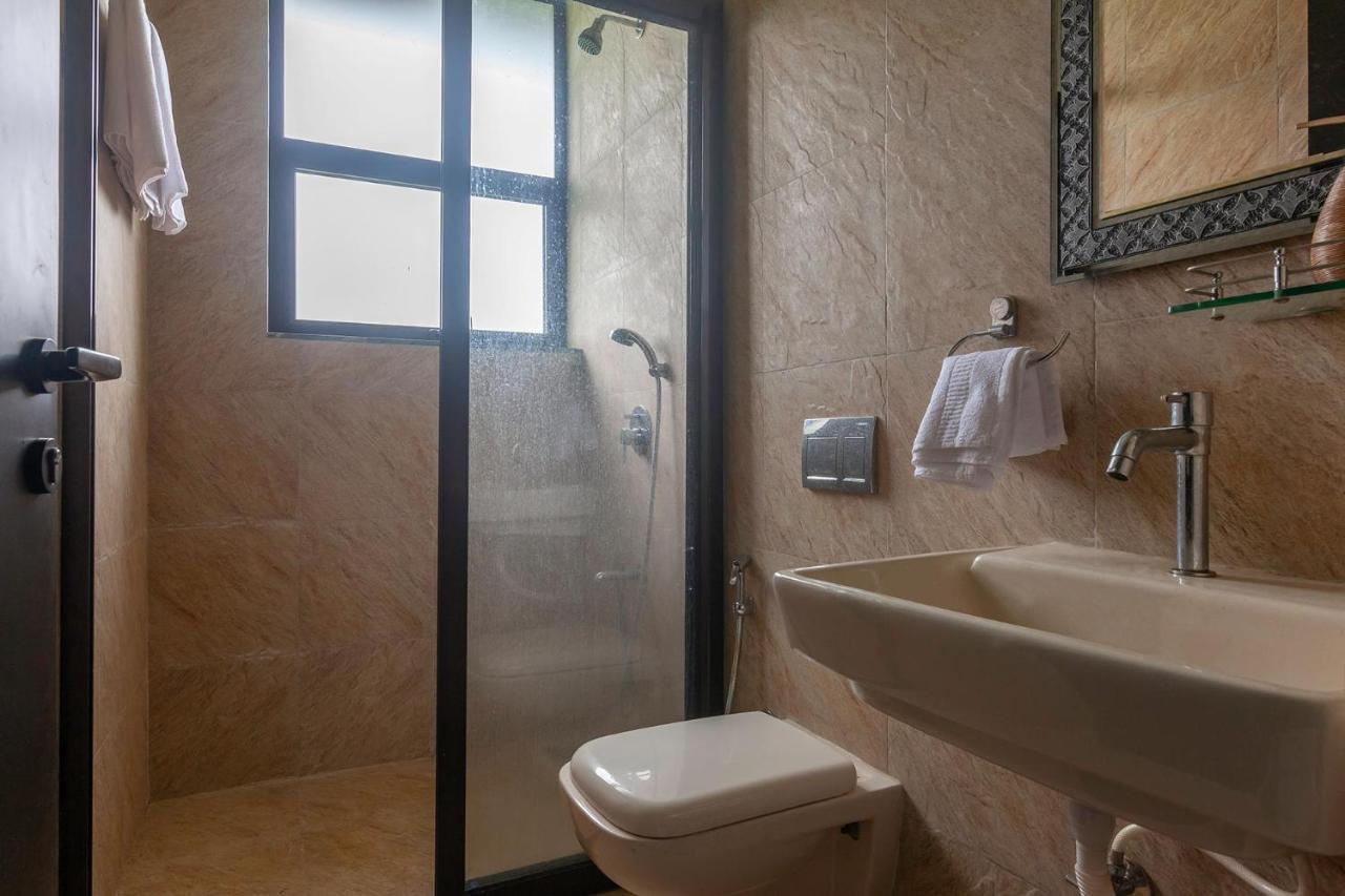 קארג'אט Sunset Boulevard By Stayvista - Lakeside Villa With Pet-Friendly Ambiance, Deck, Terrace, Plunge Pool & Modern Flair מראה חיצוני תמונה