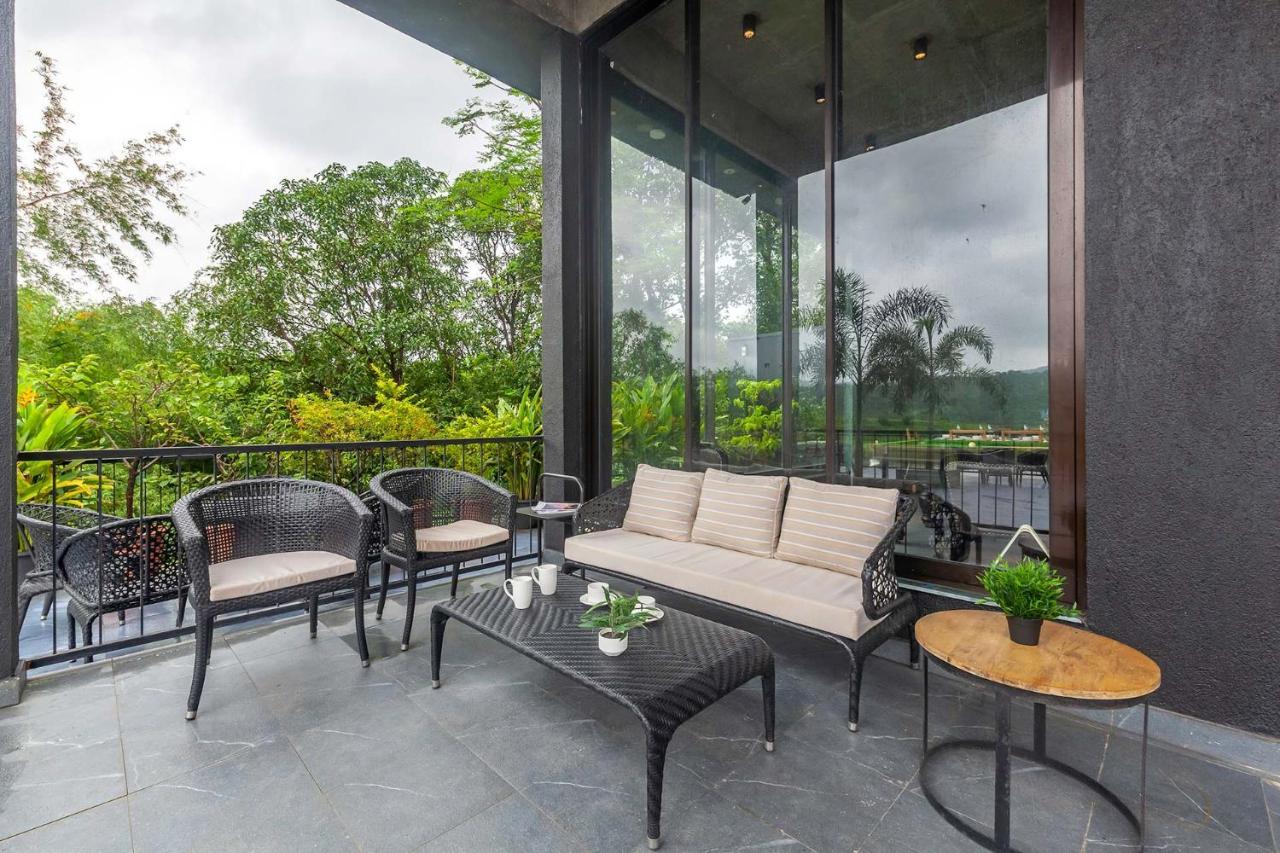 קארג'אט Sunset Boulevard By Stayvista - Lakeside Villa With Pet-Friendly Ambiance, Deck, Terrace, Plunge Pool & Modern Flair מראה חיצוני תמונה
