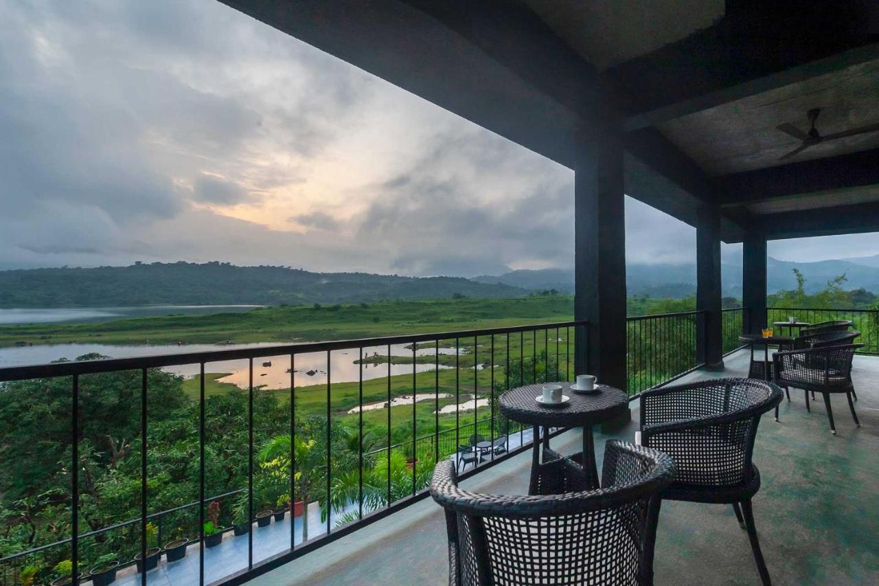 קארג'אט Sunset Boulevard By Stayvista - Lakeside Villa With Pet-Friendly Ambiance, Deck, Terrace, Plunge Pool & Modern Flair מראה חיצוני תמונה