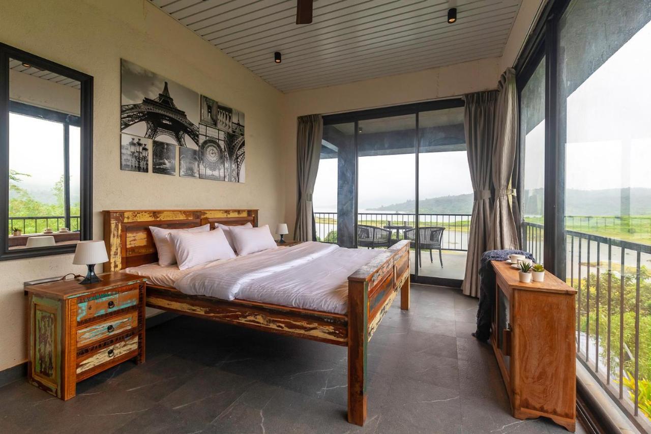קארג'אט Sunset Boulevard By Stayvista - Lakeside Villa With Pet-Friendly Ambiance, Deck, Terrace, Plunge Pool & Modern Flair מראה חיצוני תמונה