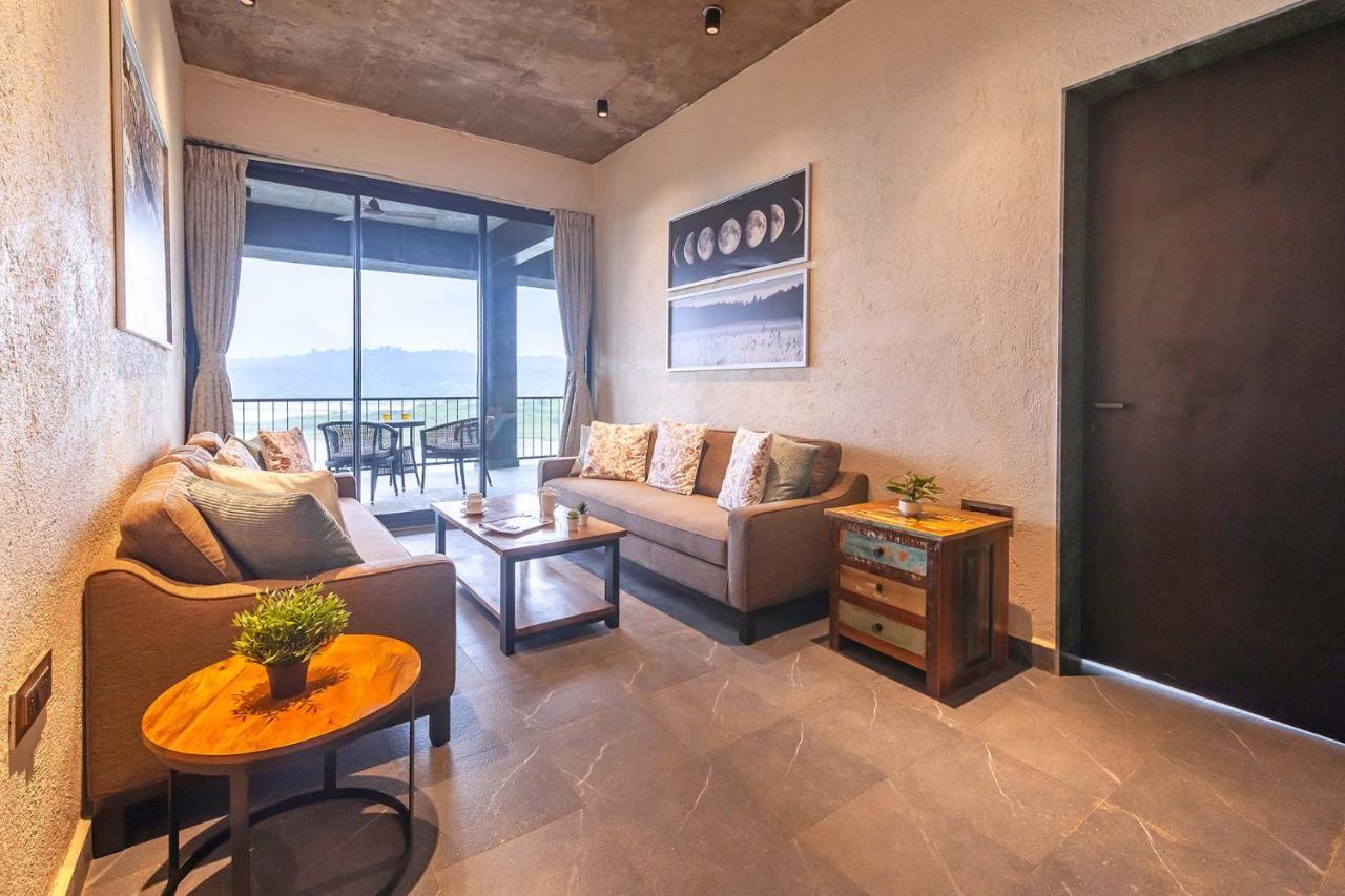 קארג'אט Sunset Boulevard By Stayvista - Lakeside Villa With Pet-Friendly Ambiance, Deck, Terrace, Plunge Pool & Modern Flair מראה חיצוני תמונה