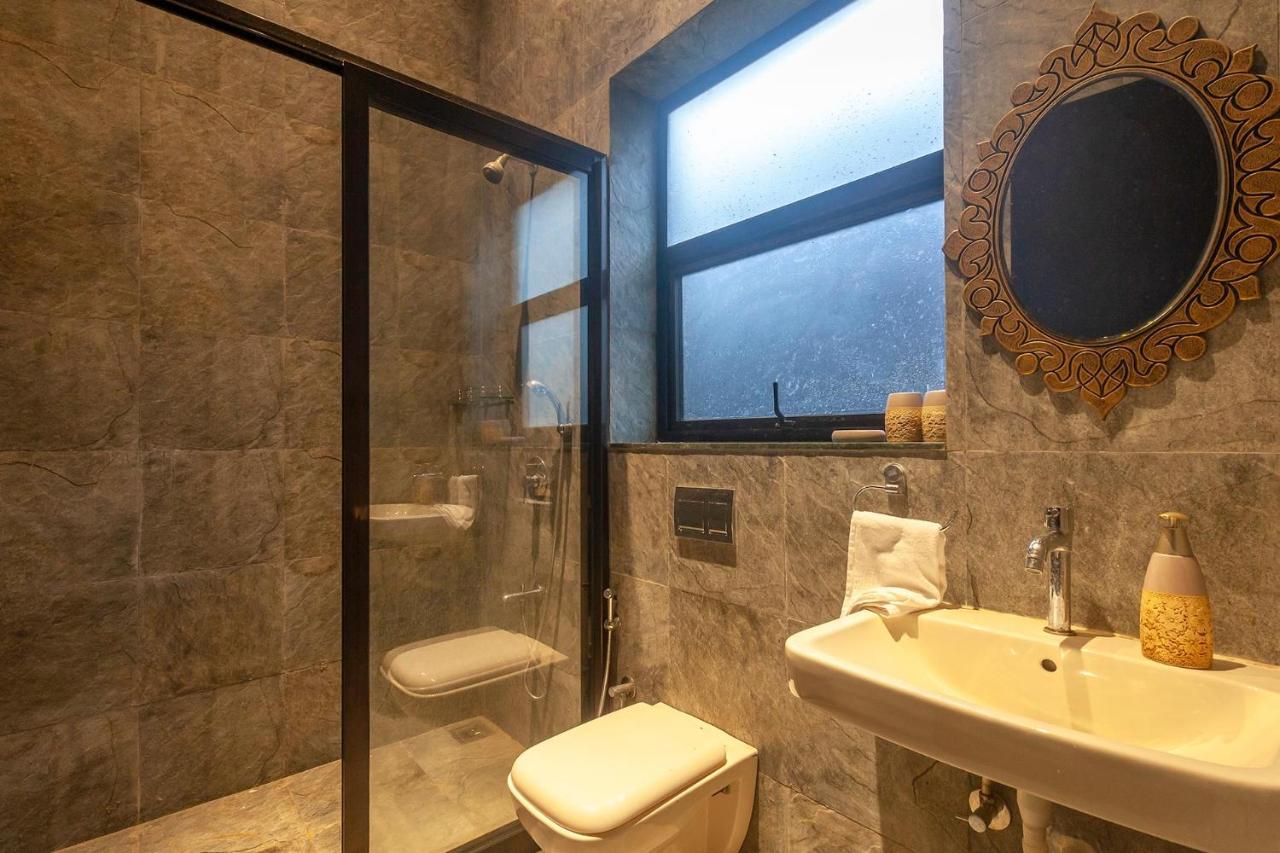 קארג'אט Sunset Boulevard By Stayvista - Lakeside Villa With Pet-Friendly Ambiance, Deck, Terrace, Plunge Pool & Modern Flair מראה חיצוני תמונה